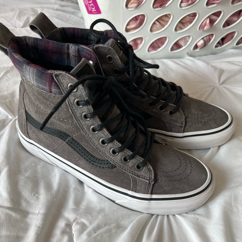 Vans-Weather editions, women’s size 8, only worn a few times, like new:)